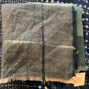 LC Lauren Conrad Windy Blue Blanket Scarf NWT